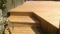 Curved theme wooden deck - Thaxted - 1