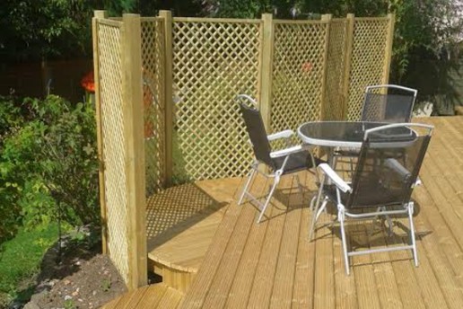 Curved theme wooden deck - Thaxted - 3
