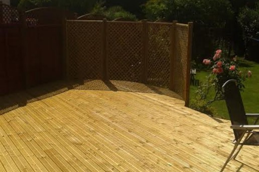 Curved theme wooden deck - Thaxted - North Essex Landscaping